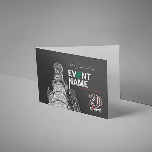 Carte d’invitation pliée au design épuré, en noir et blanc, avec une illustration industrielle et l’inscription « Event Name – 20 Years Mekong Energy » pour un événement prévu le 25 novembre 2024.