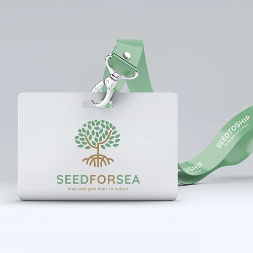 Badge d’événement Seed for Sea avec logo d’arbre stylisé vert et marron et cordon vert marqué “SEEDTOSHIP”.